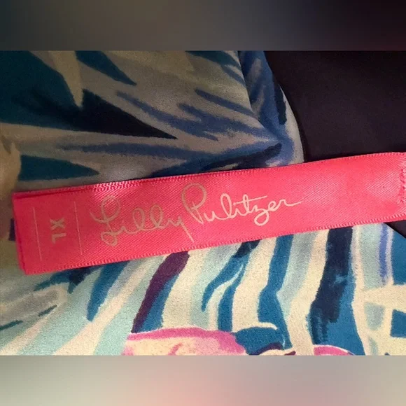 LILLY PULITZER Mr. Peacock Blue Tweethearts reversible Florin v-neck tank - Picture 5 of 5